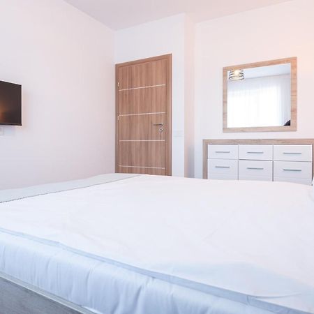 Serene Flat Leilighet Oradea Eksteriør bilde