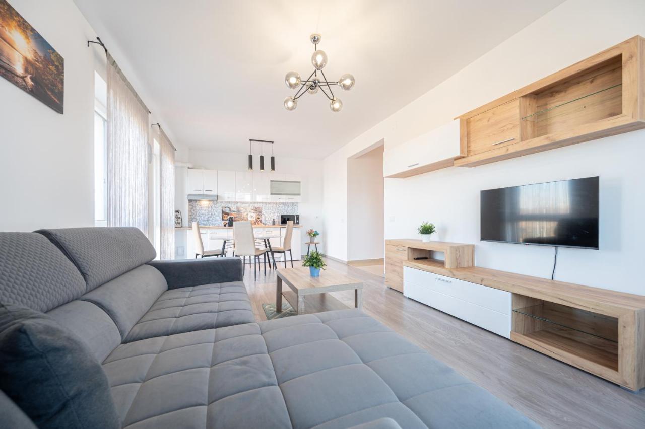 Serene Flat Leilighet Oradea Eksteriør bilde