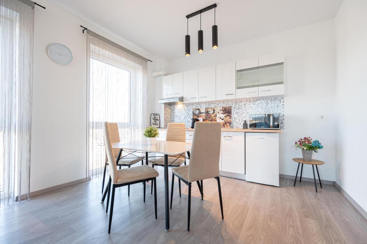 Serene Flat Leilighet Oradea Eksteriør bilde