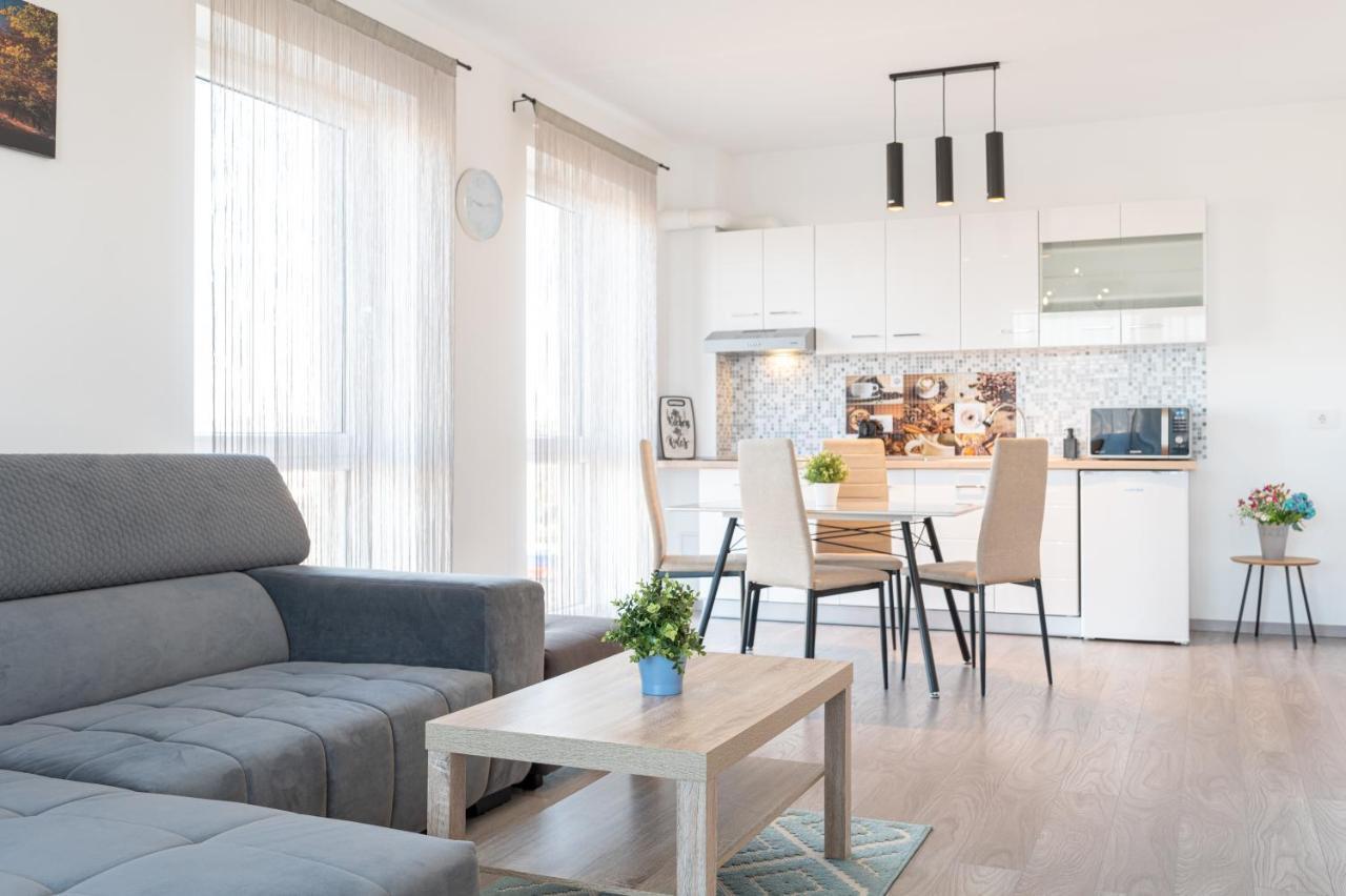 Serene Flat Leilighet Oradea Eksteriør bilde